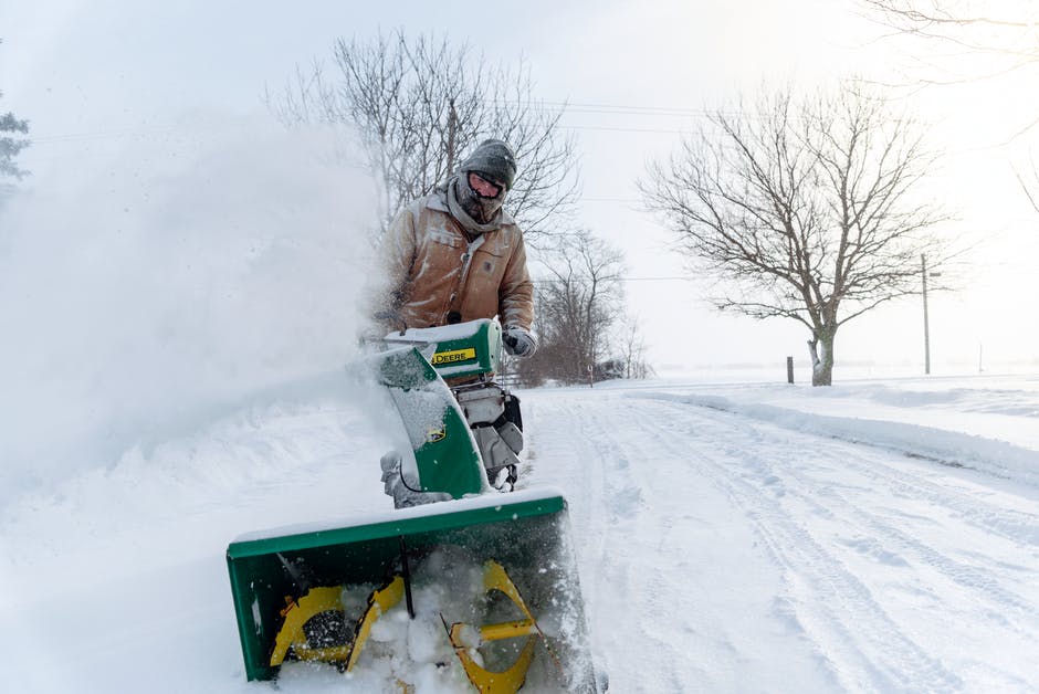 How to Sealcoat Your Driveway Before Winter